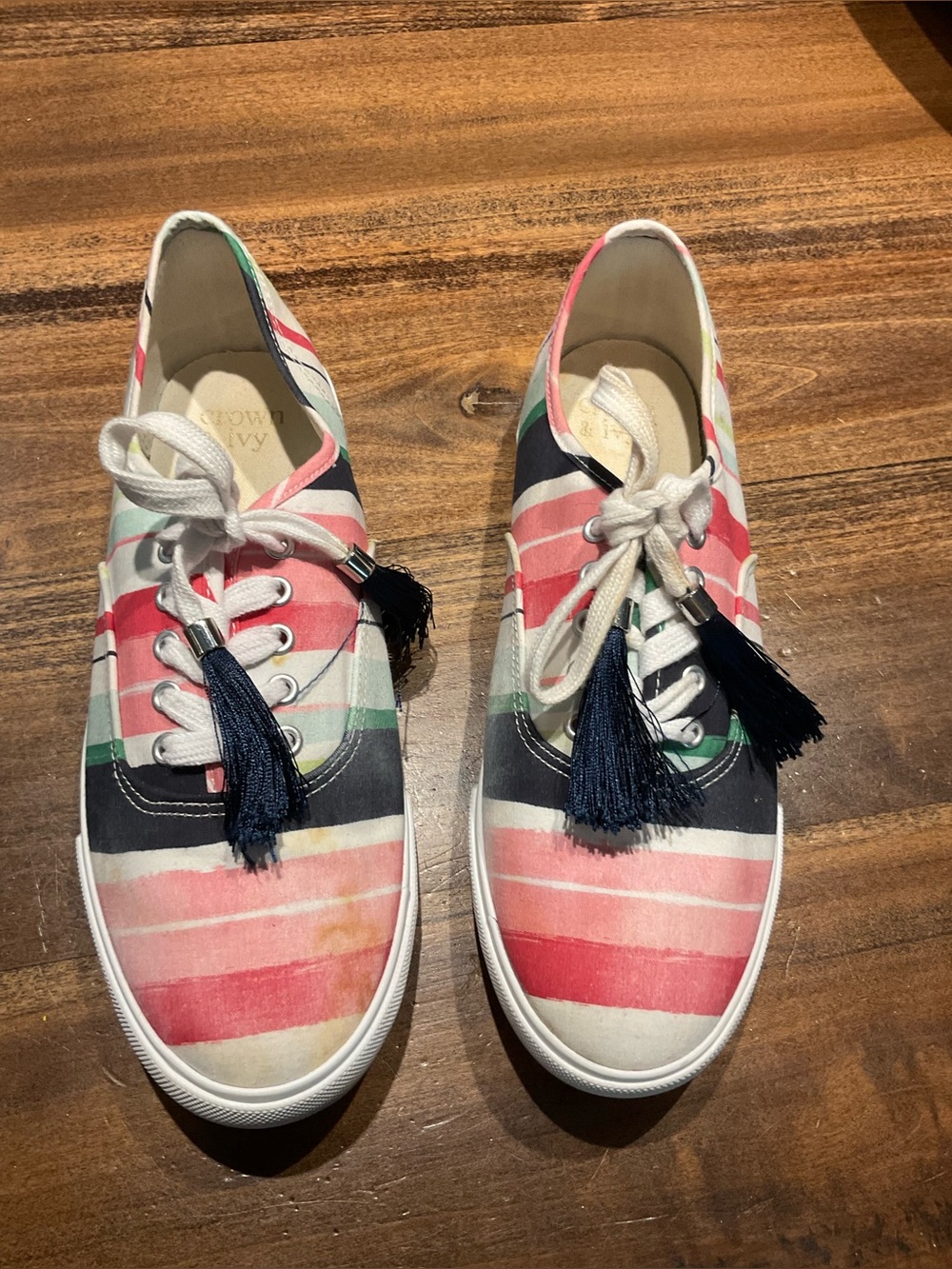 Crown & Ivy Women’s Low-Cut Riley Canvas Casual Sneakers Multi-Color